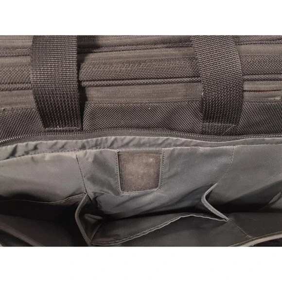 Briggs & Riley Travelware Expandable 17"x 13" Cabin Laptop Bag Black BB104X-4 - Picture 11 of 11